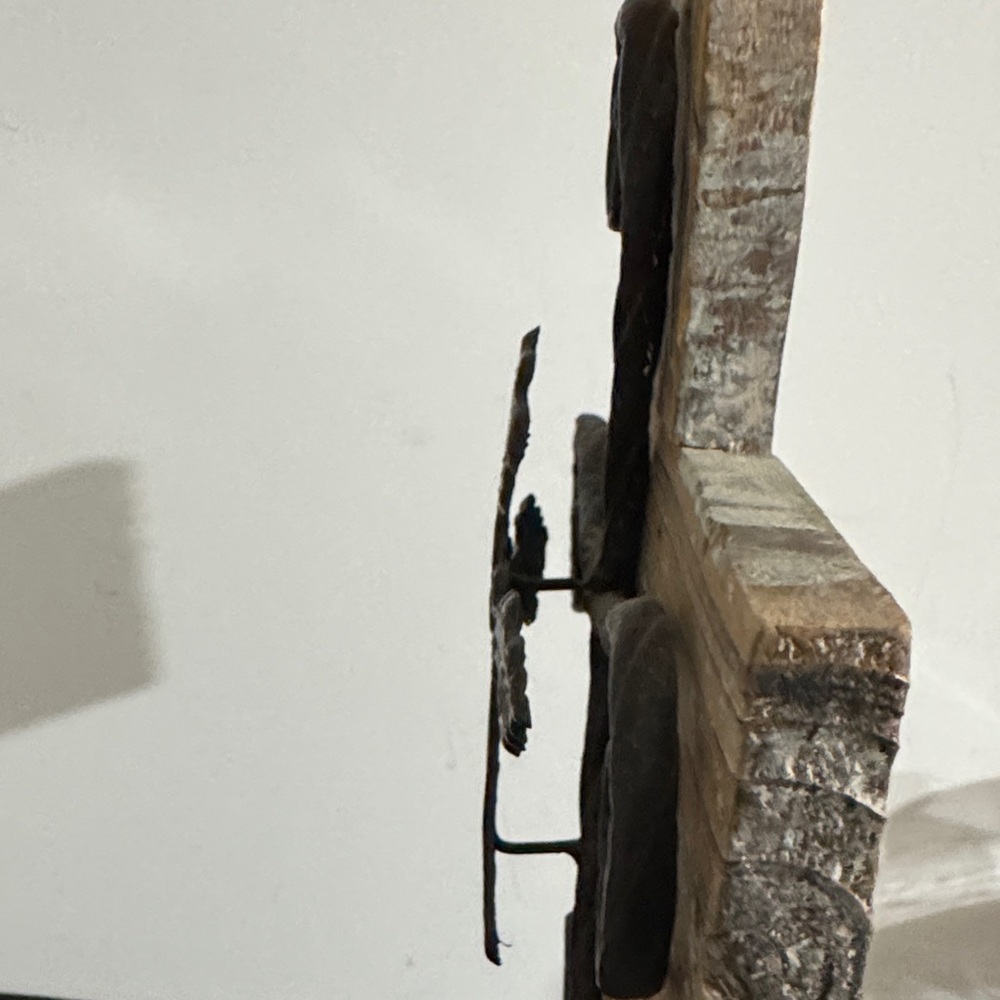 Vintage Distress Rustic metal and wood scrollwork wall hanging cross. - Picture 4 of 6